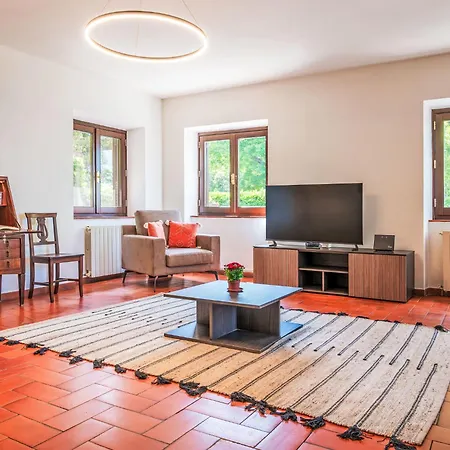 I Tre Castagni By Interhome * Greppoleschieto