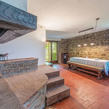 I Tre Castagni By Interhome * Greppoleschieto